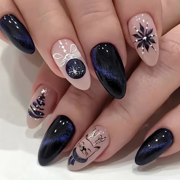 🍸❤️🎄HOLIDAY NAILS!🎄❤️🍸 - Picture 1 of 4